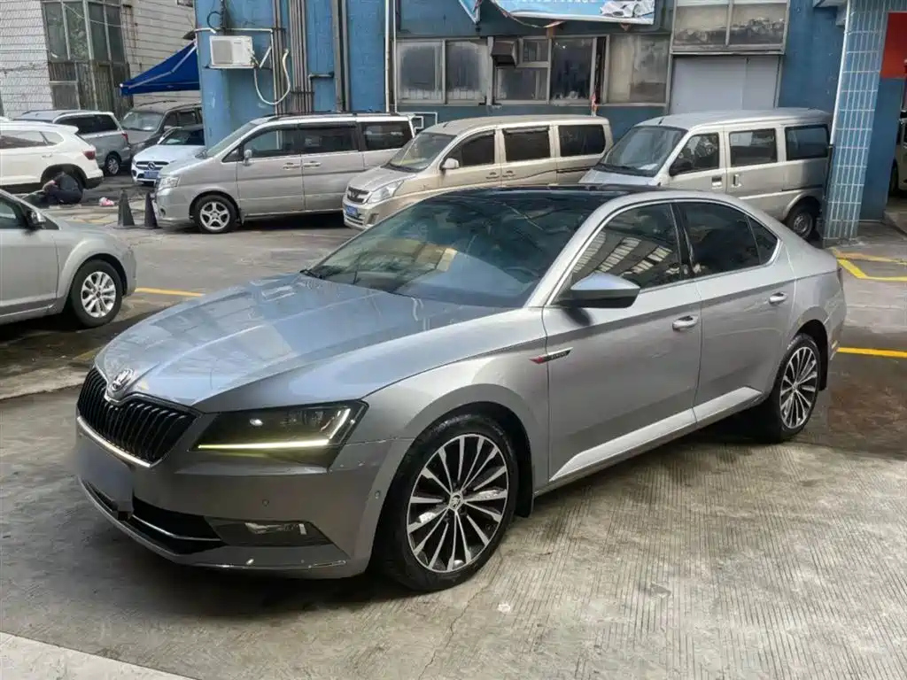 SKODA SUPERB 2017