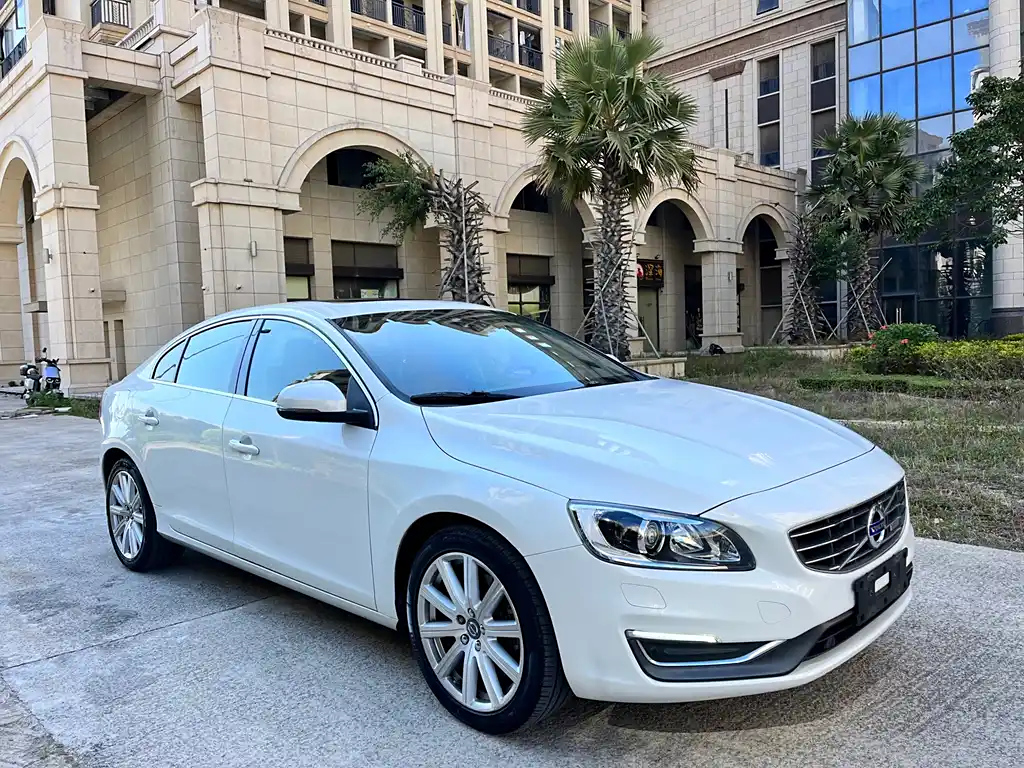 VOLVO S60 NEW ENERGY 2015