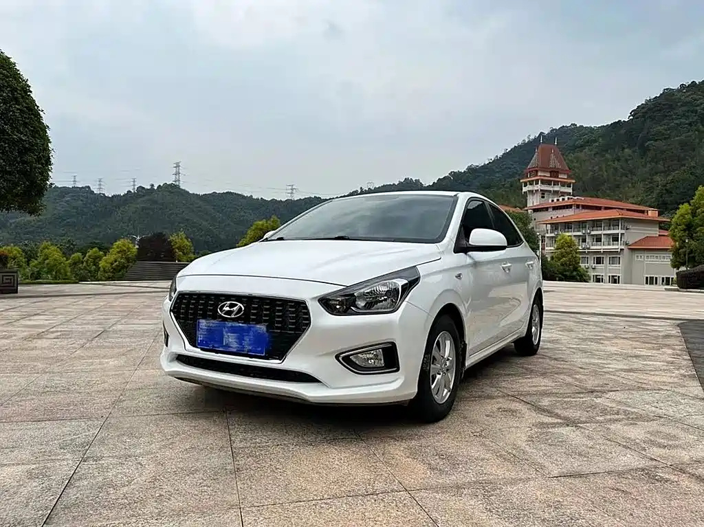 HYUNDAI SOLARIS 2018